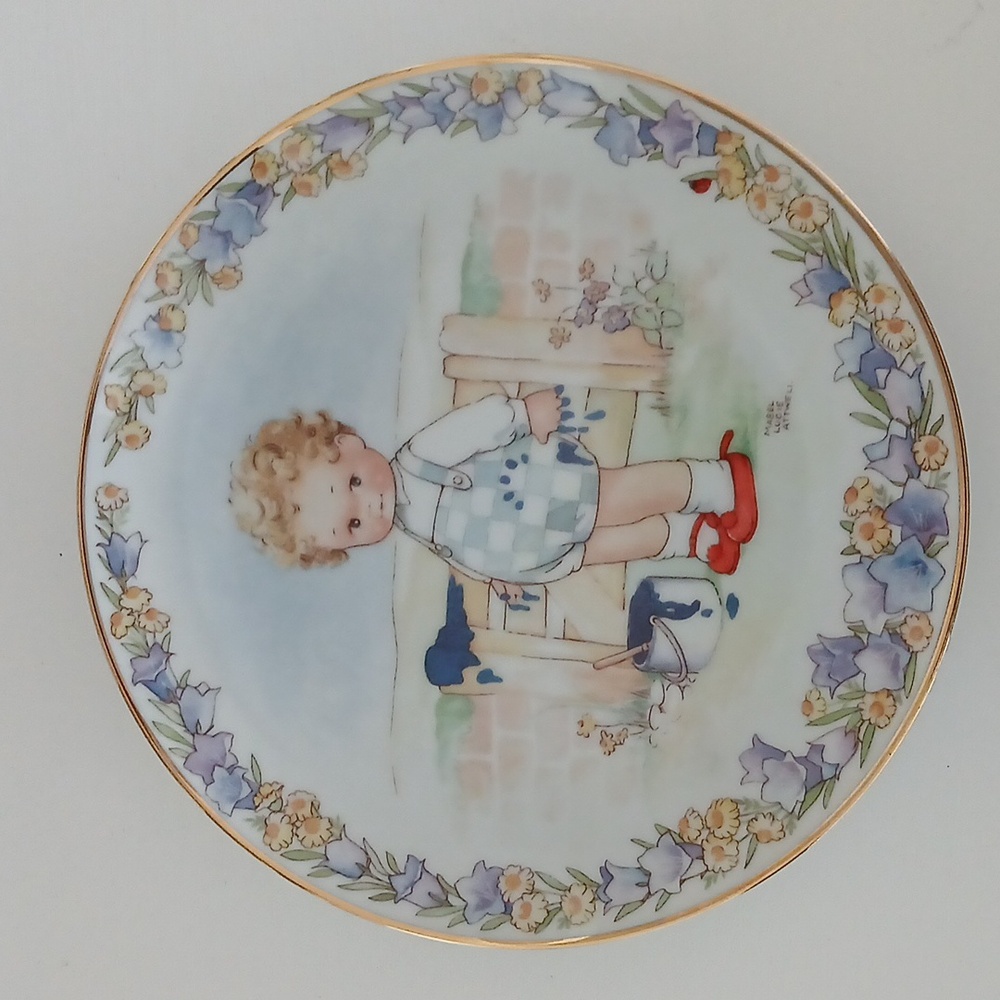 I'SE BEEN PAINTING Mabel Lucie Attwell Plate Memories of Yesterday 1991